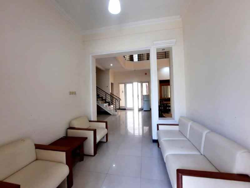 dijual rumah dharmahusada indah timur