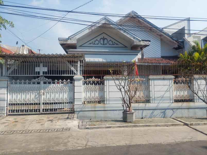 dijual rumah dharmahusada indah utara surabaya