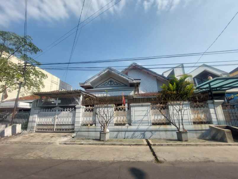 dijual rumah dharmahusada indah utara surabaya