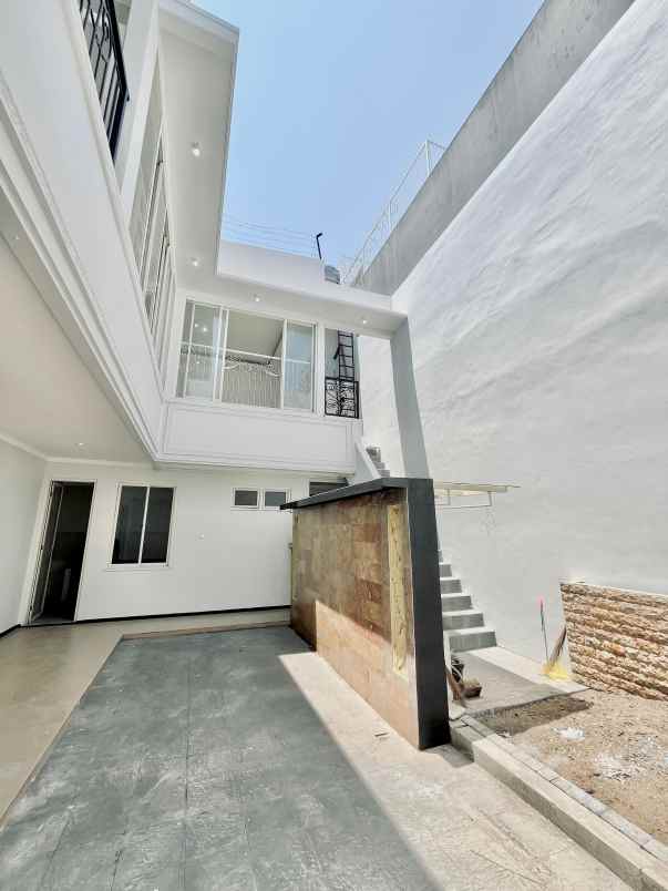 dijual rumah dharmahusada megah permai