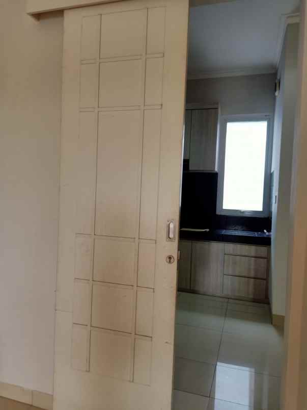 dijual rumah di cluster vernonia summarecon bekasi