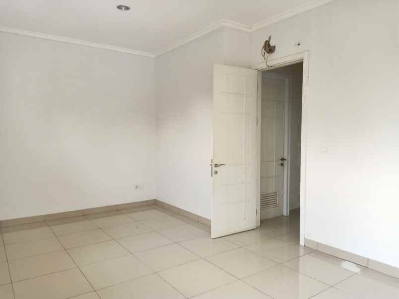 dijual rumah di cluster vernonia summarecon bekasi