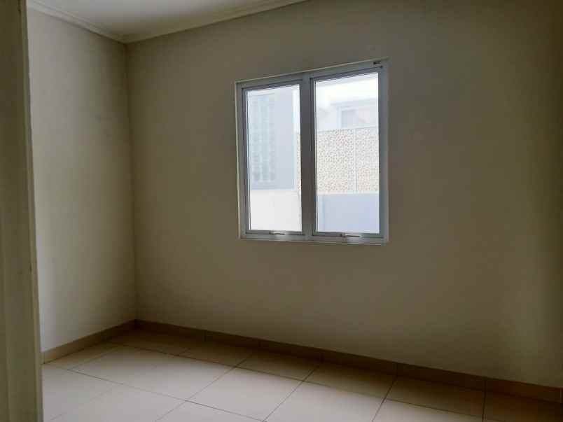 dijual rumah di cluster vernonia summarecon bekasi