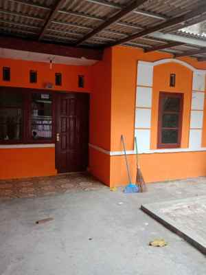 dijual rumah di kawasan perumahan griya mas karawang