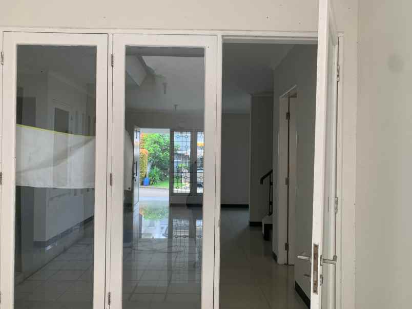 dijual rumah di legenda wisata cibubur