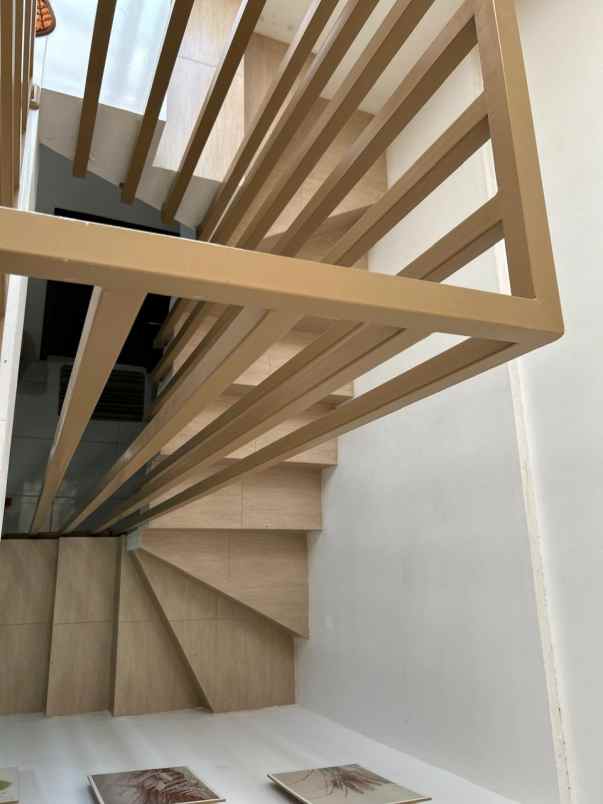 dijual rumah di legenda wisata full furnish