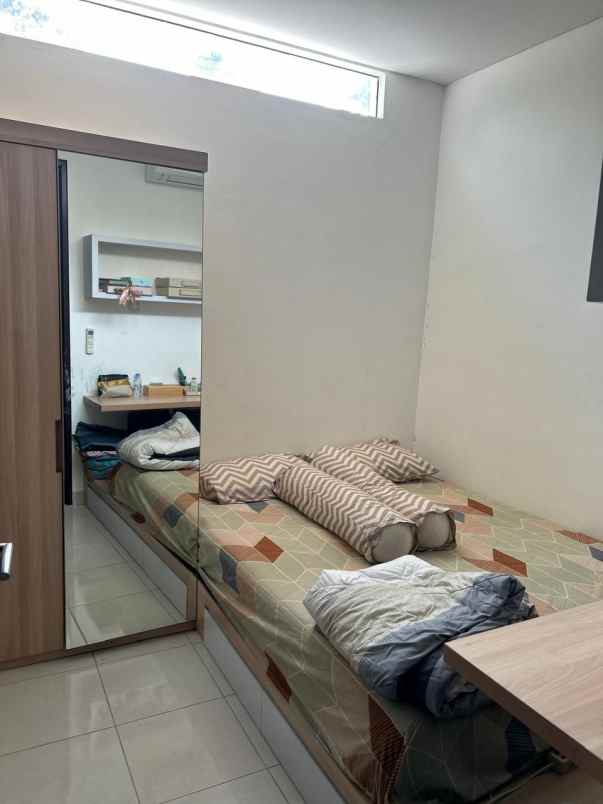 dijual rumah di legenda wisata full furnish