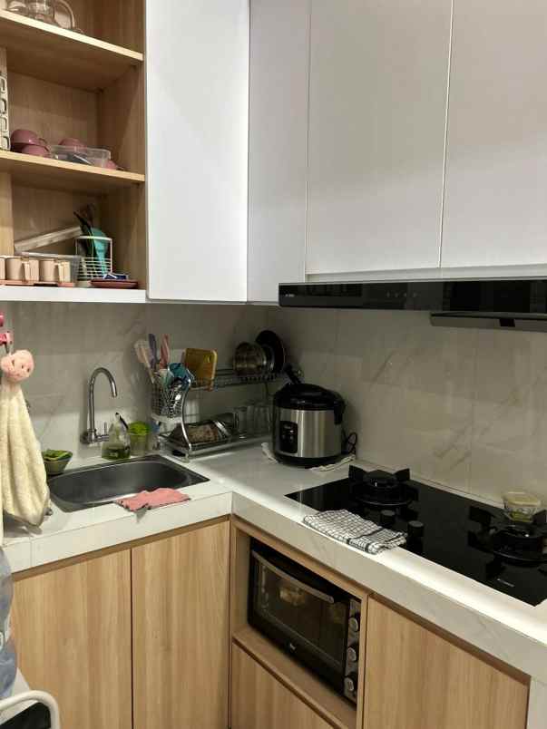 dijual rumah di legenda wisata full furnish