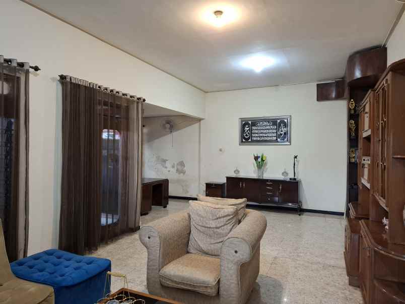 dijual rumah di pusat kota jember jl hayam wuruk