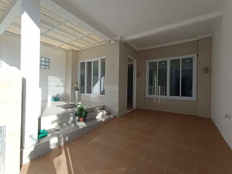 dijual rumah di taman mutiara pakuwon city surabaya