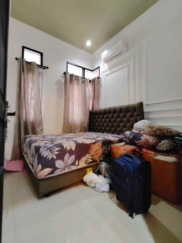 dijual rumah duren sawit