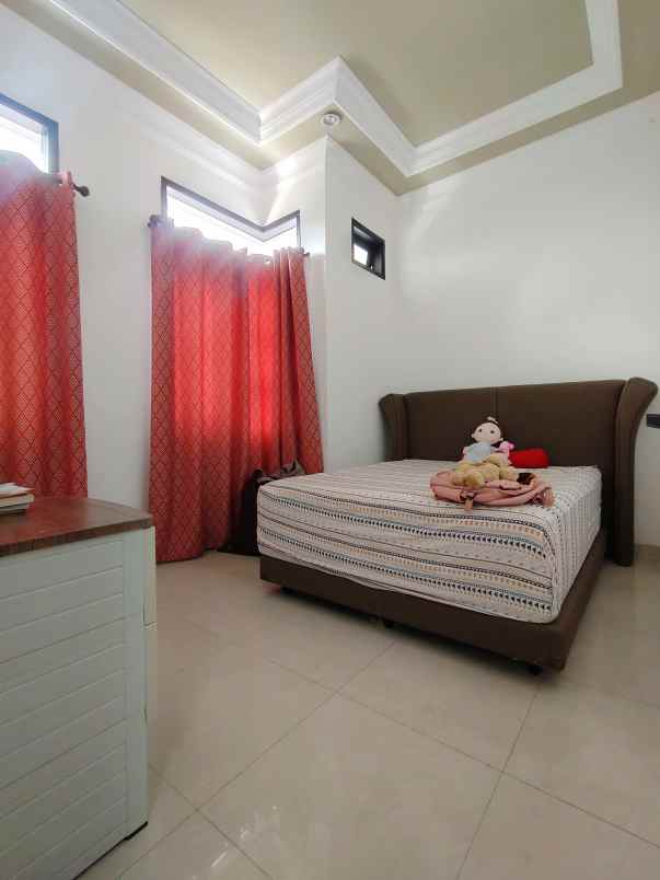 dijual rumah duren sawit