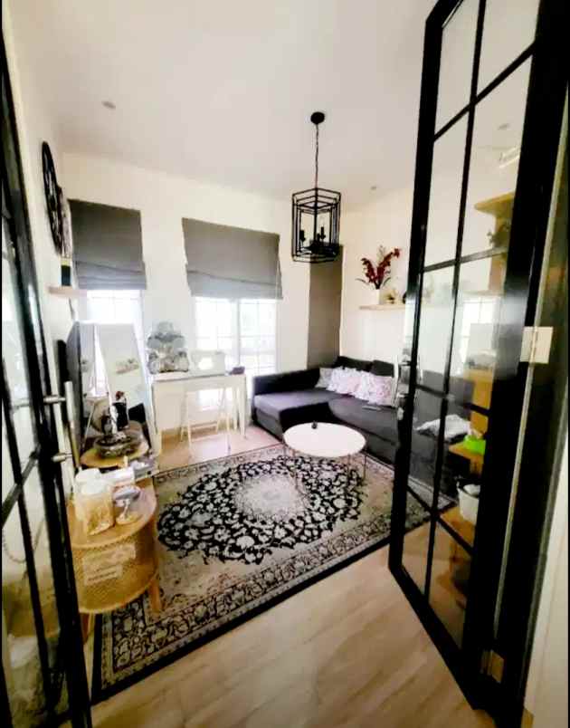 dijual rumah elista village paramount