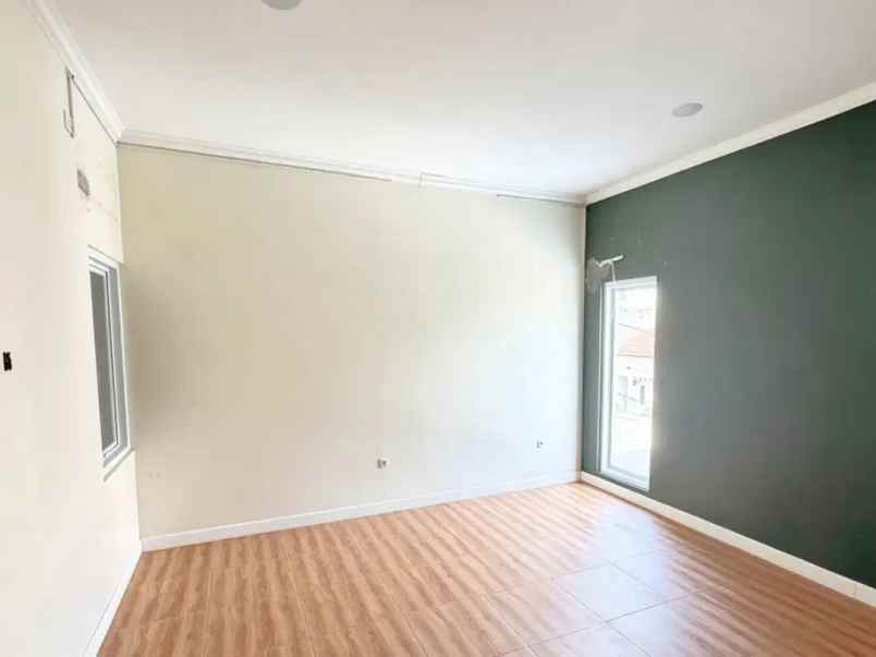 dijual rumah eramas