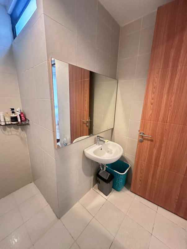 dijual rumah full furnished cluster o8 grand wisata