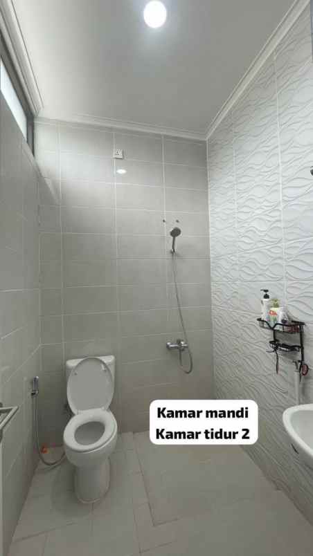 dijual rumah grand wisata cluster