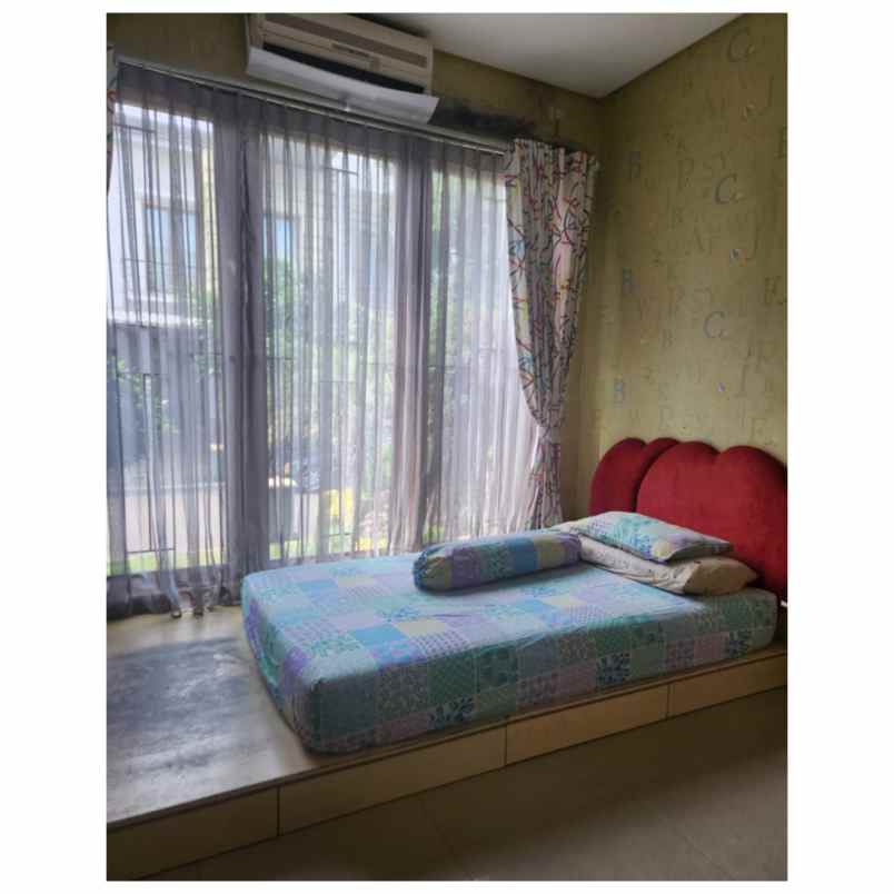 dijual rumah greenwoods townhouse