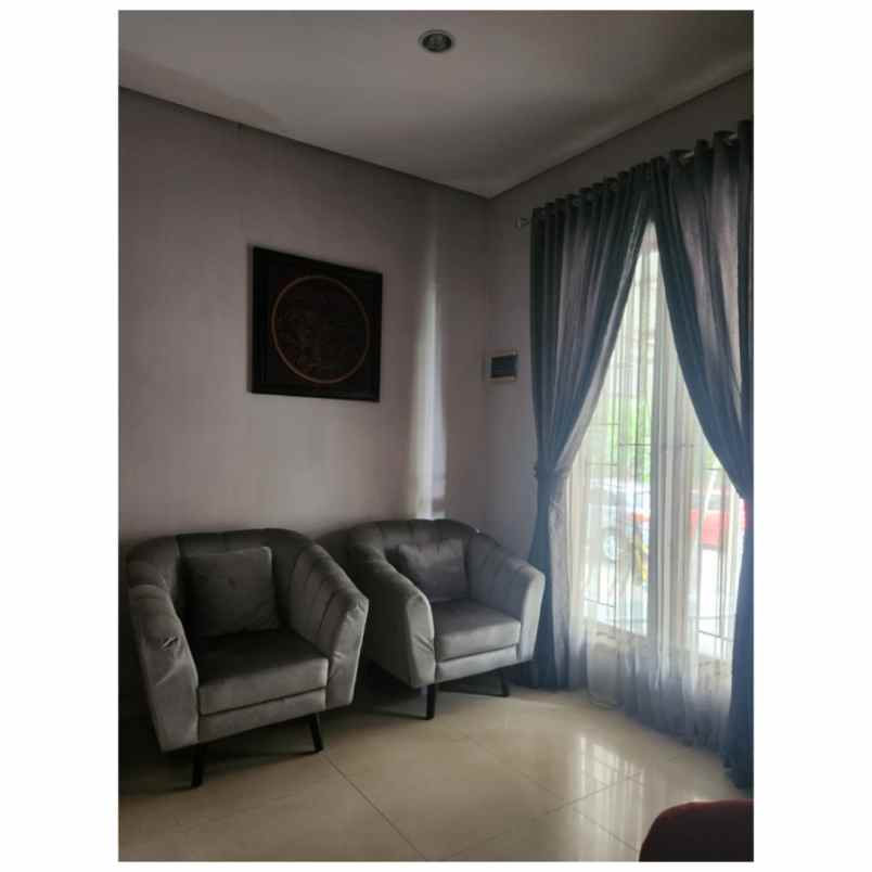 dijual rumah greenwoods townhouse