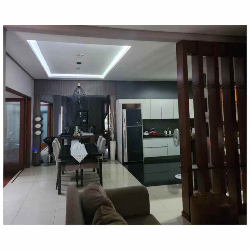 dijual rumah greenwoods townhouse