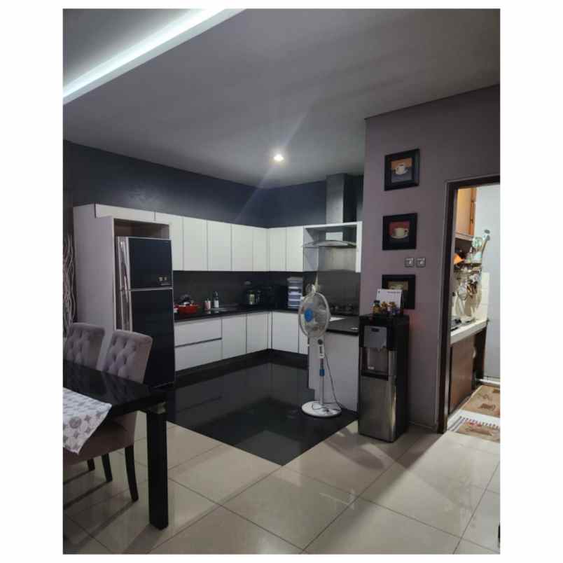 dijual rumah greenwoods townhouse