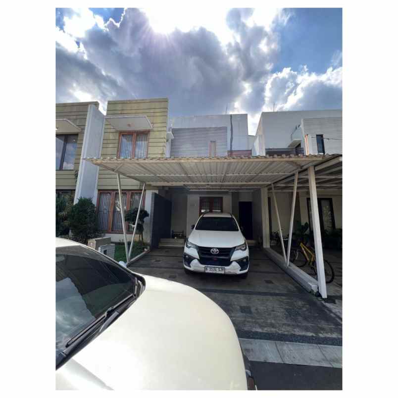 dijual rumah greenwoods townhouse