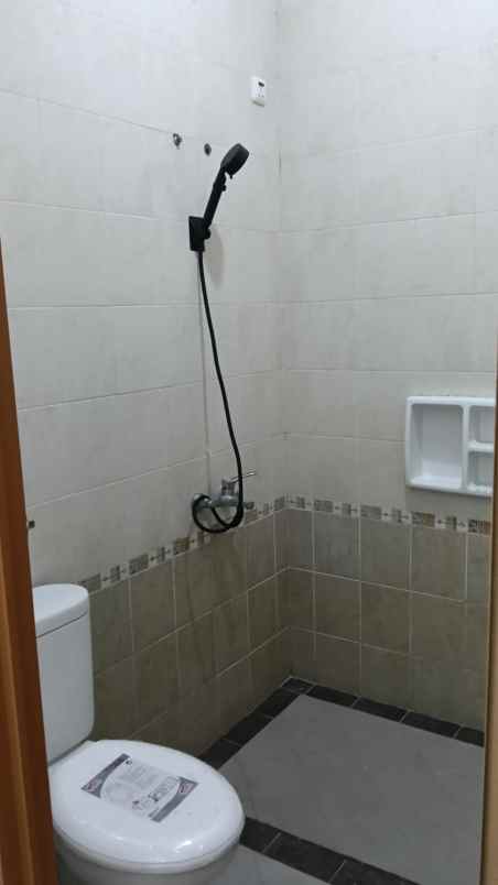 dijual rumah harapan indah cluster