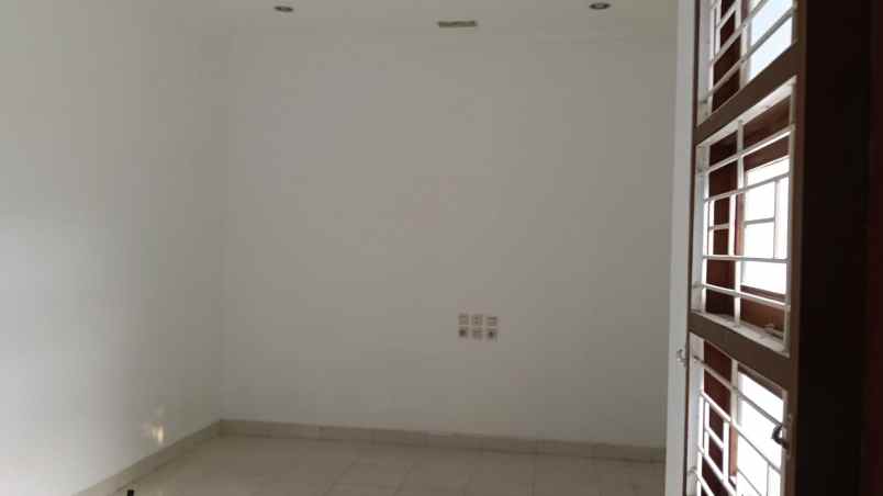 dijual rumah harapan indah cluster