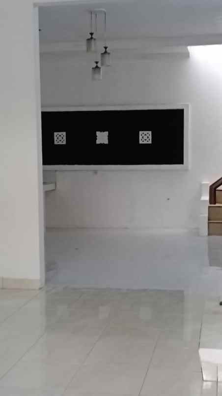dijual rumah harapan indah cluster