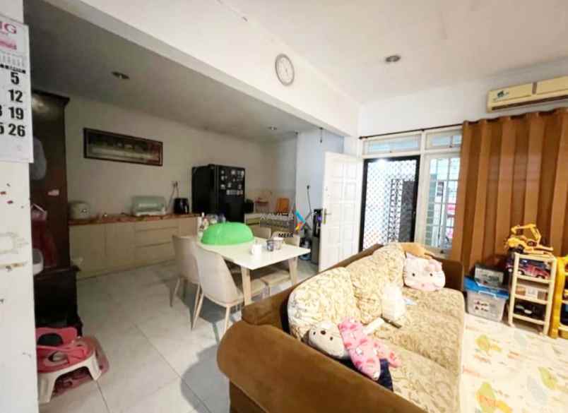 dijual rumah hitung tanah darmo permai timur