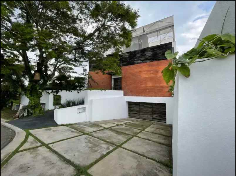 dijual rumah jalan bulevar kidang penanjung