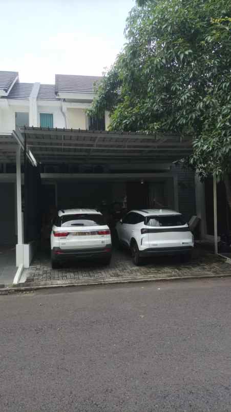 dijual rumah jalan north west park