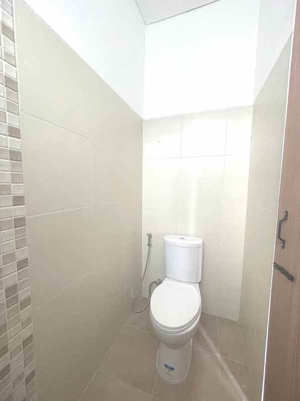 dijual rumah jalan raya alam sutera serpong