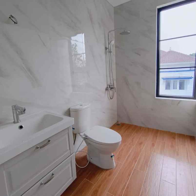 dijual rumah jalan raya bintaro jakarta