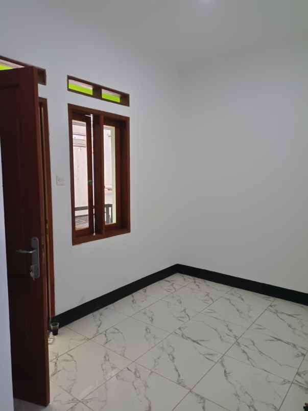 dijual rumah jalan raya citeureup