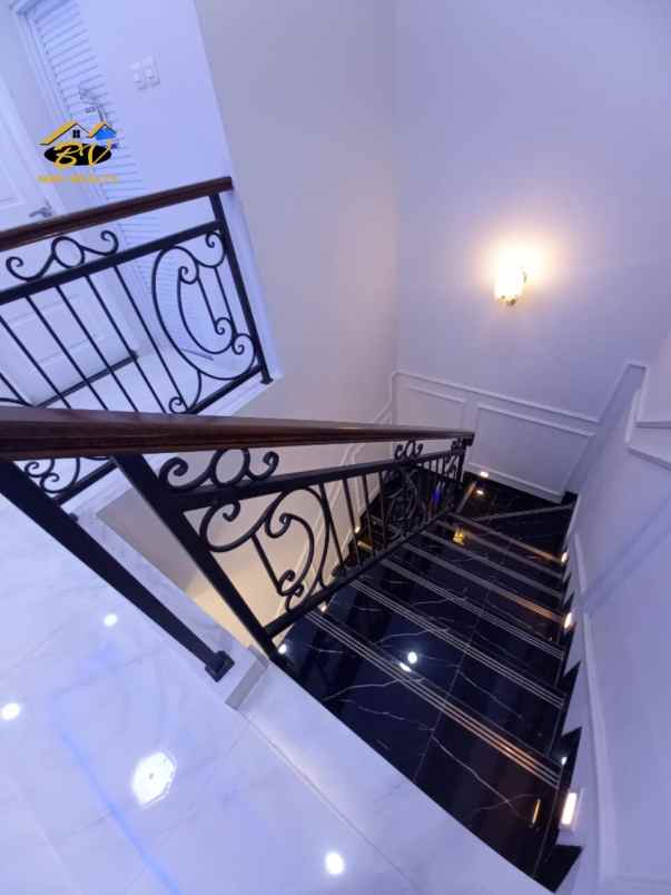 dijual rumah jalan raya kebagusan pasar