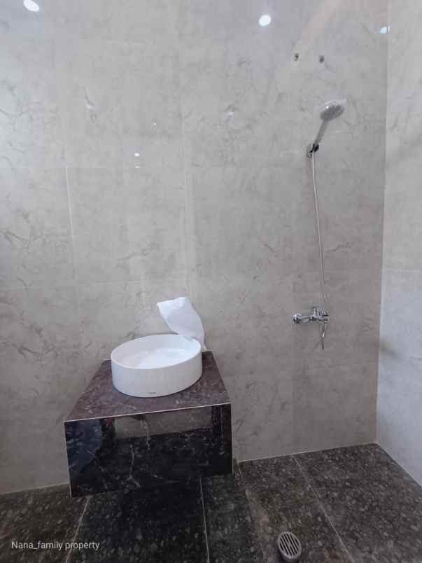 dijual rumah jalan raya kelapa dua sukabumi