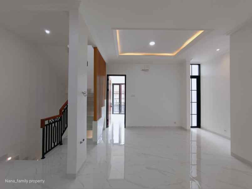 dijual rumah jalan raya komplek cinere