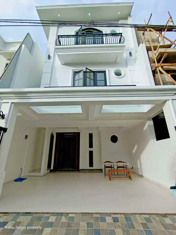 dijual rumah jalan raya komplek cinere