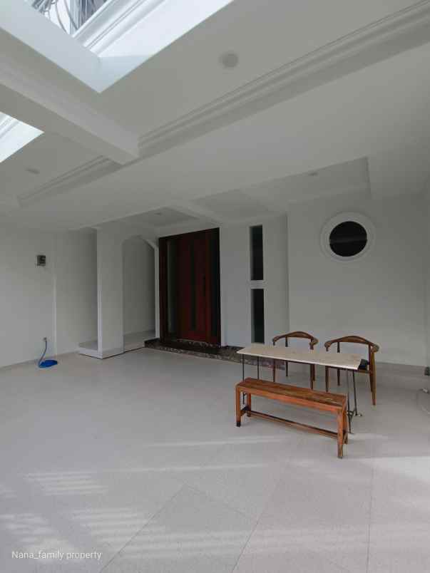 dijual rumah jalan raya komplek cinere