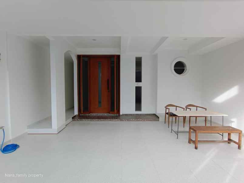 dijual rumah jalan raya komplek cinere