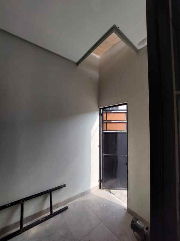 dijual rumah jalan raya paku jaya