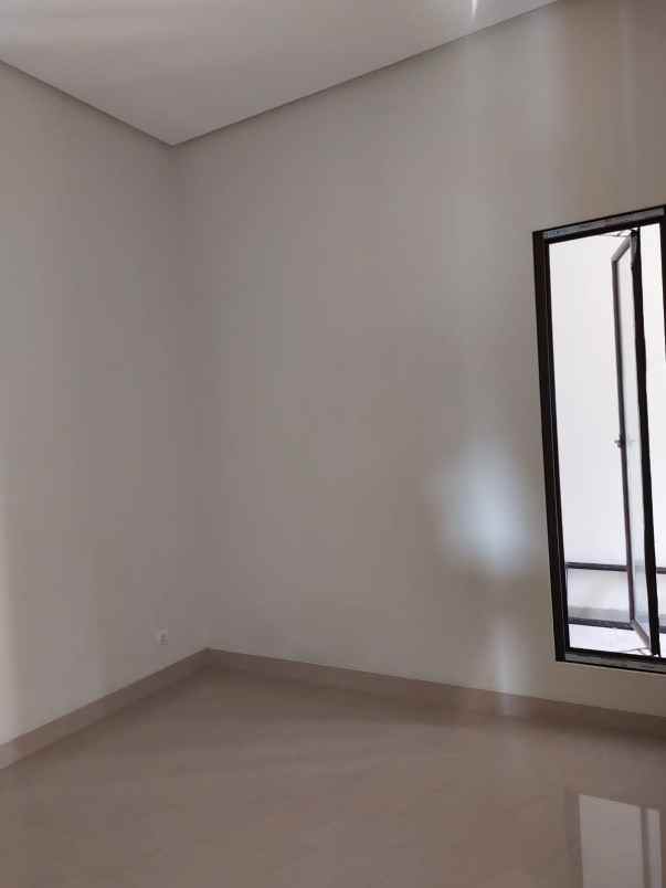 dijual rumah jalan raya paku jaya