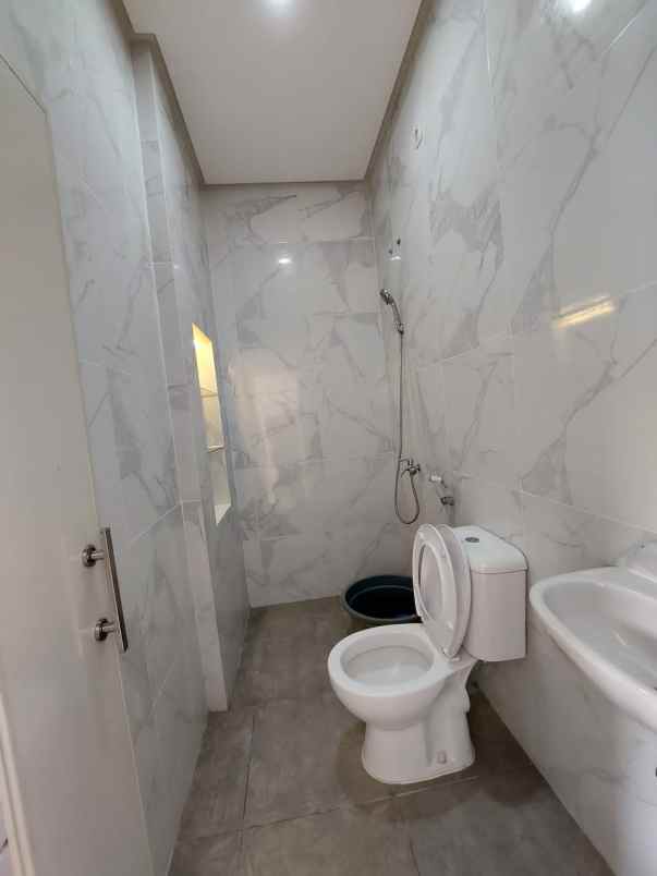 dijual rumah jalan raya paku jaya