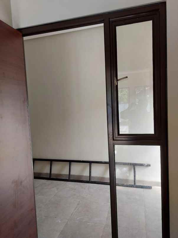 dijual rumah jalan raya paku jaya