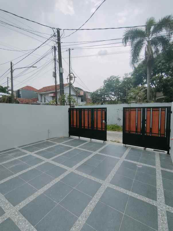 dijual rumah jalan raya paku jaya