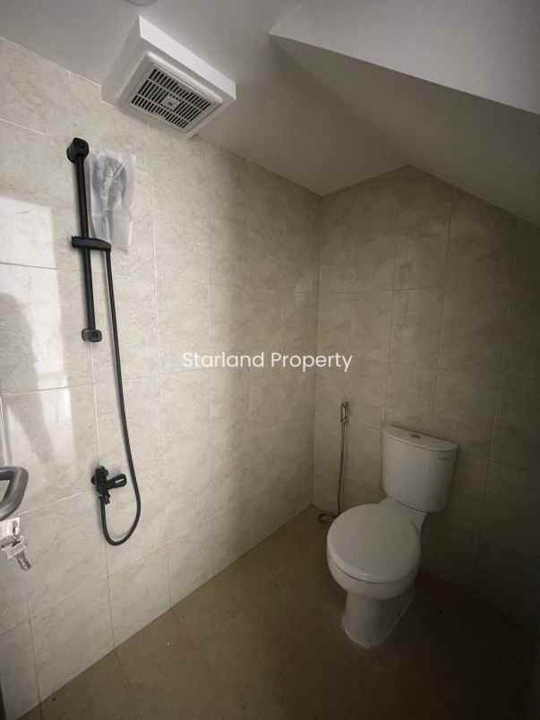 dijual rumah jalan raya serua ciputat