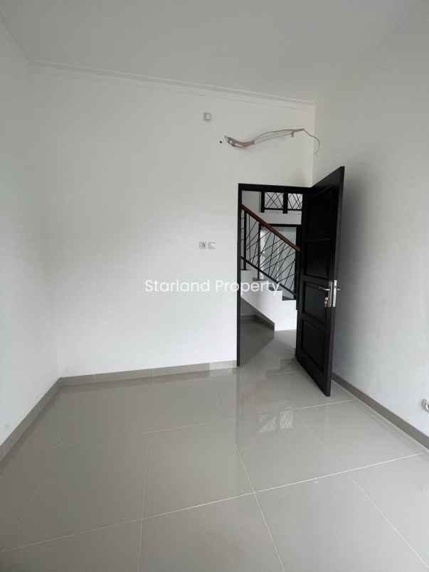 dijual rumah jalan raya serua ciputat