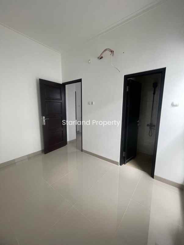 dijual rumah jalan raya serua ciputat