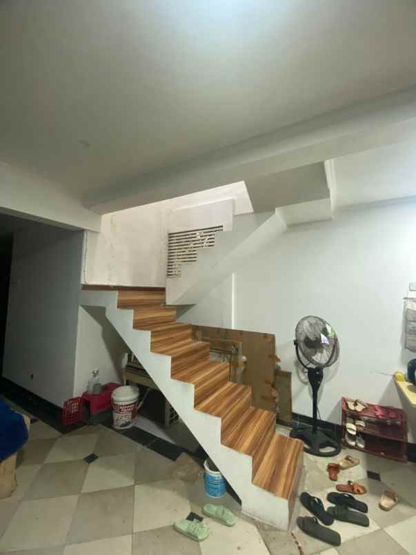 dijual rumah jalan raya veteran bintaro