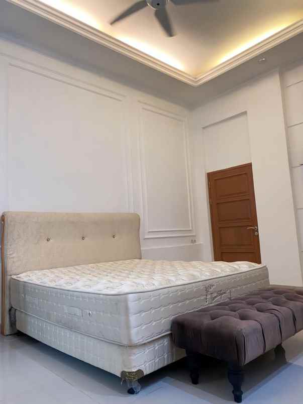 dijual rumah jalan raya veteran bintaro